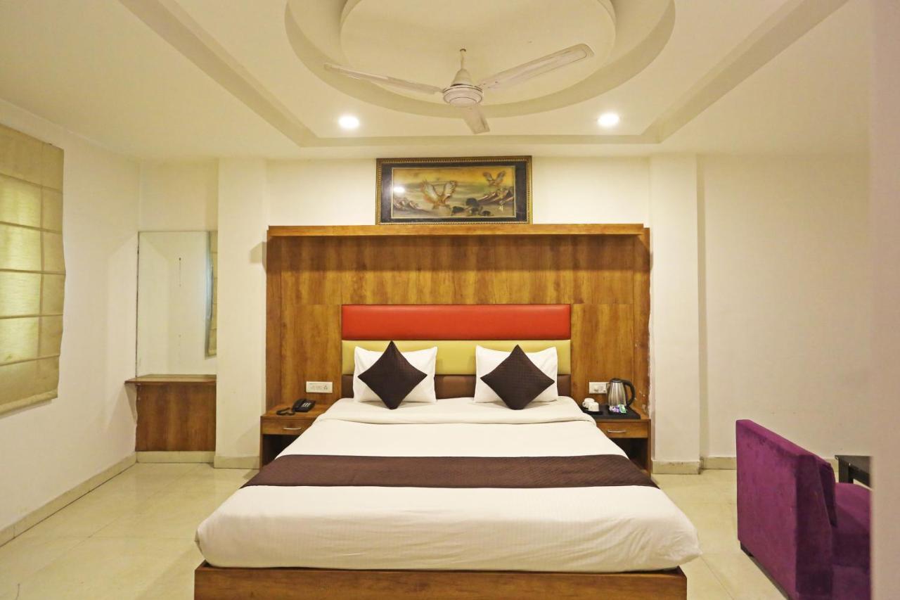 Grand Urban Luxury Near Delhi Airport Hotel 4*