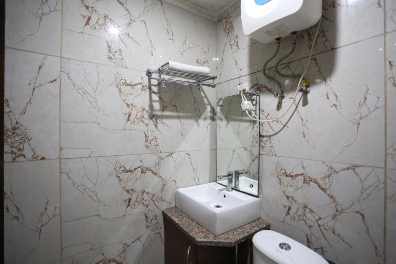 Grand Urban Luxury Near Delhi Airport Hotel 4*