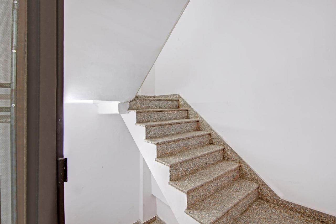Collection O Decent Nest Near Nawada Metro Station New Delhi