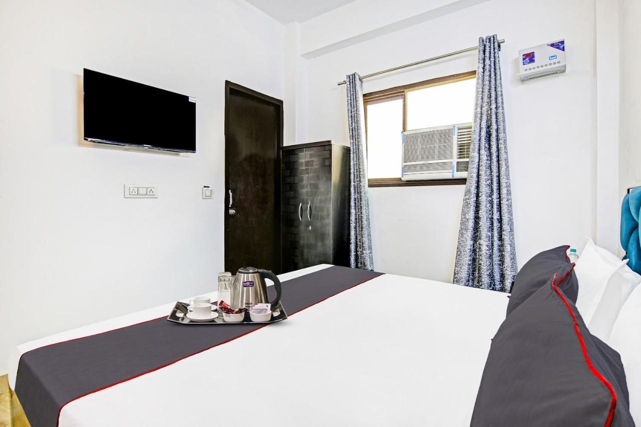 Hotel Collection O Decent Nest Near Nawada Metro Station