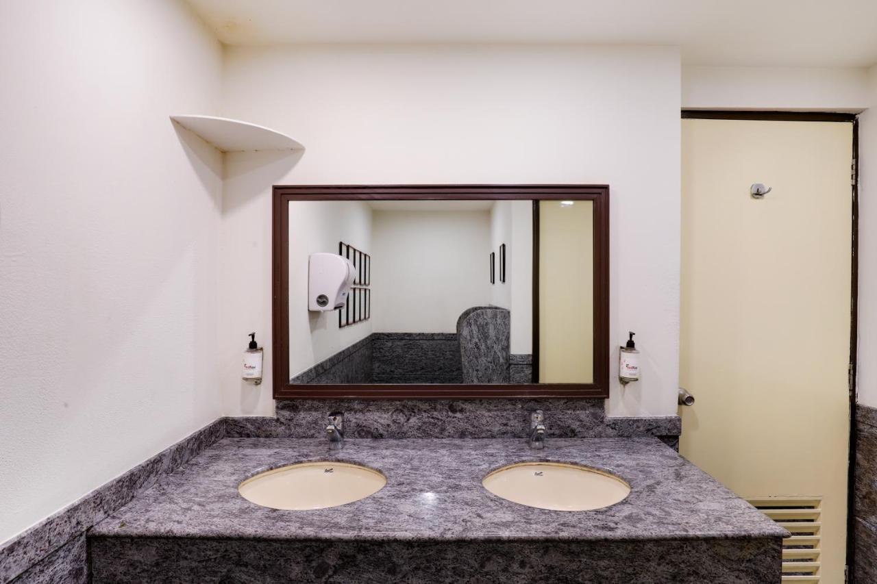 Red Fox By Lemon Tree Hotels, East 3*