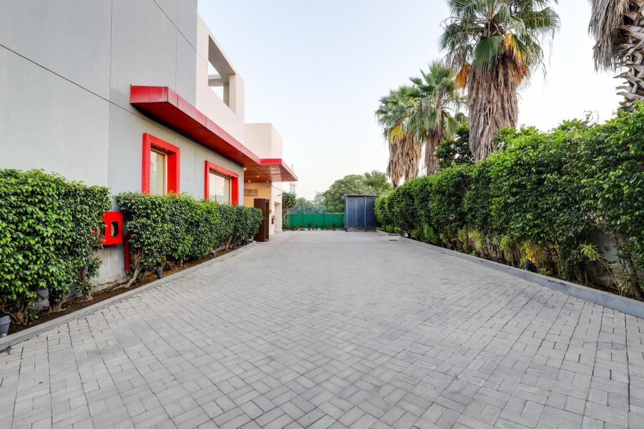Red Fox By Lemon Tree Hotels, East 3*