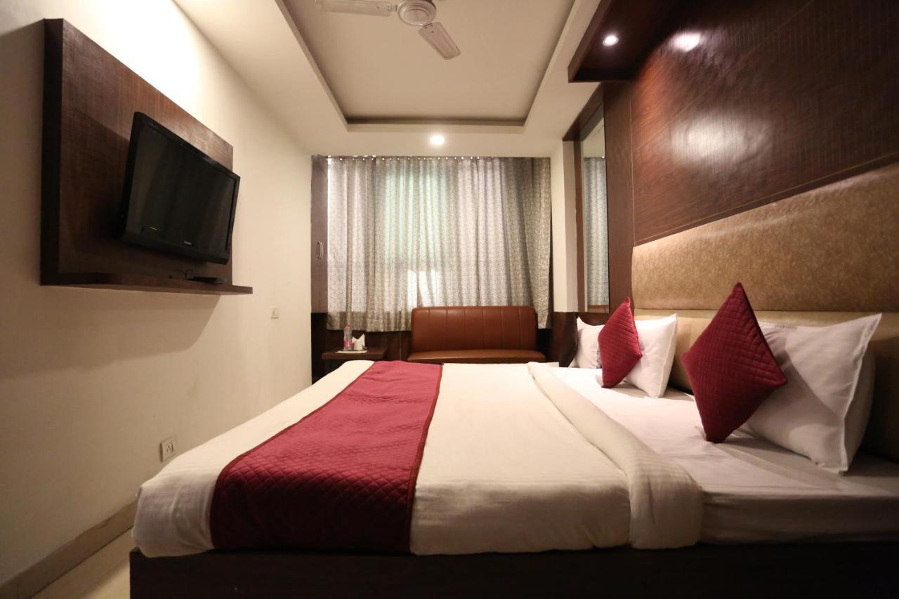 Hotel Grand Urban Luxury Near Delhi Airport 4*