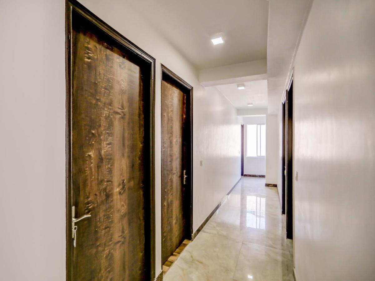 Oyo Blu Lagoon Near Select Citywalk Mall Hotel 3*