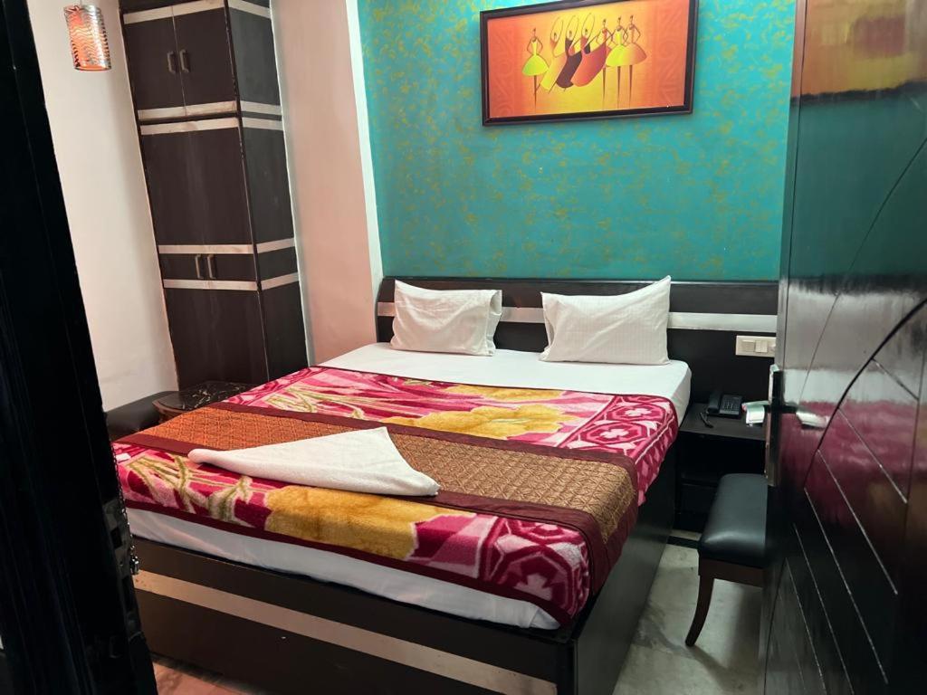 Hotel Good Vibe A Family Near Delhi Igi Airport
