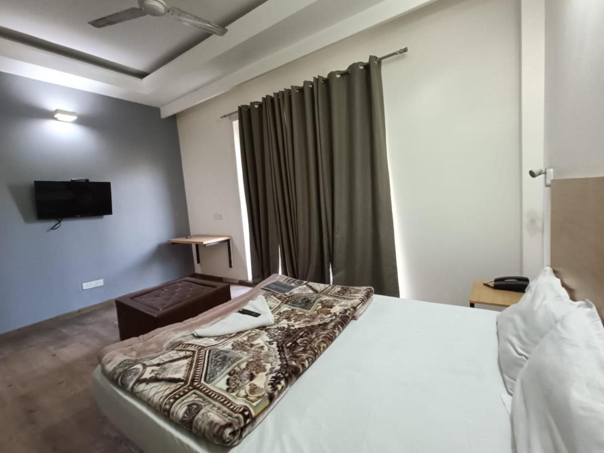 Fabhotel Sky Land 3*
