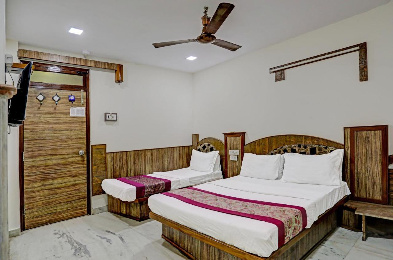 Hotel Fabstays-cottage Crown Plaza New Delhi
