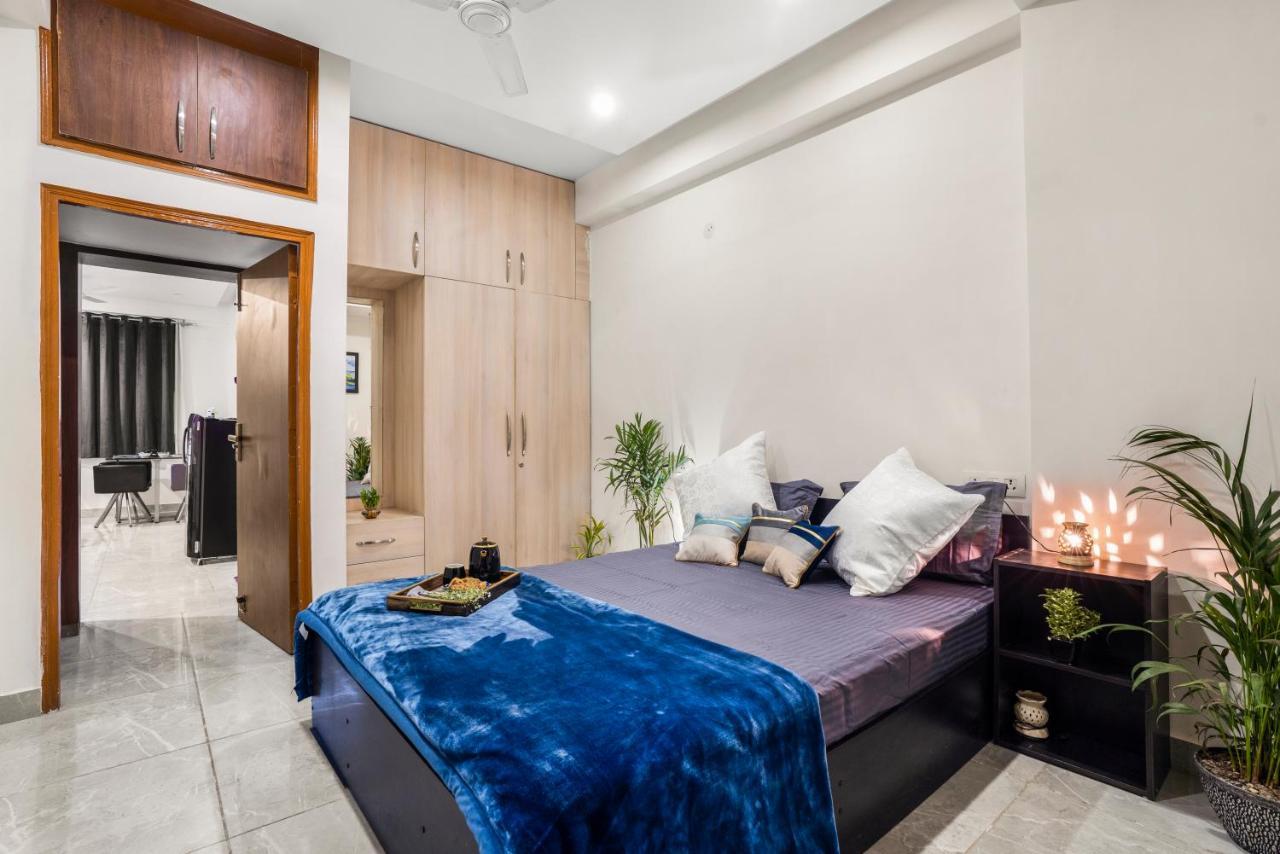 Homlee-luxurious 2bhk With Kitchen Near Metro Apartment