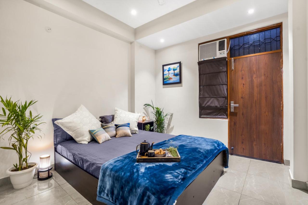 Homlee-luxurious 2bhk With Kitchen Near Metro Apartment