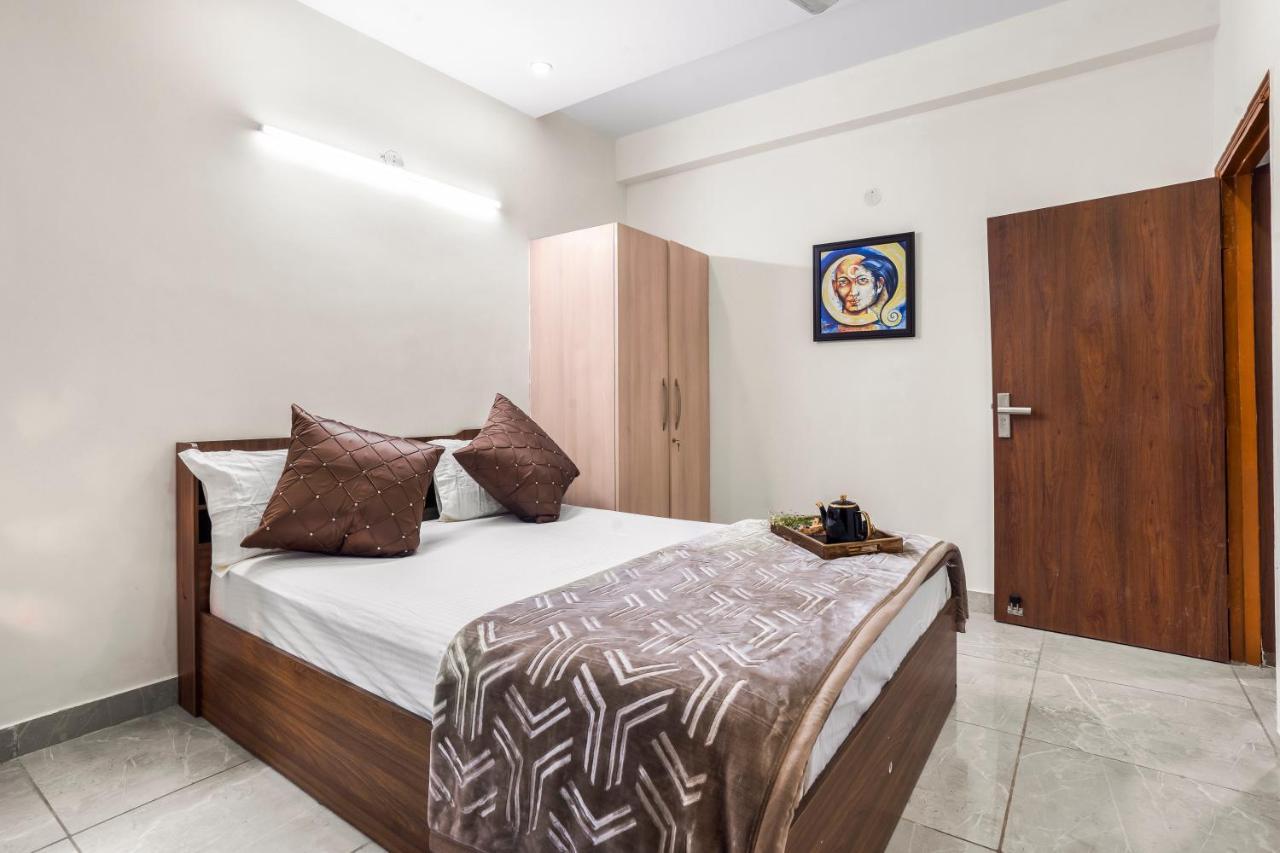 Homlee-luxurious 2bhk With Kitchen Near Metro Apartment New Delhi