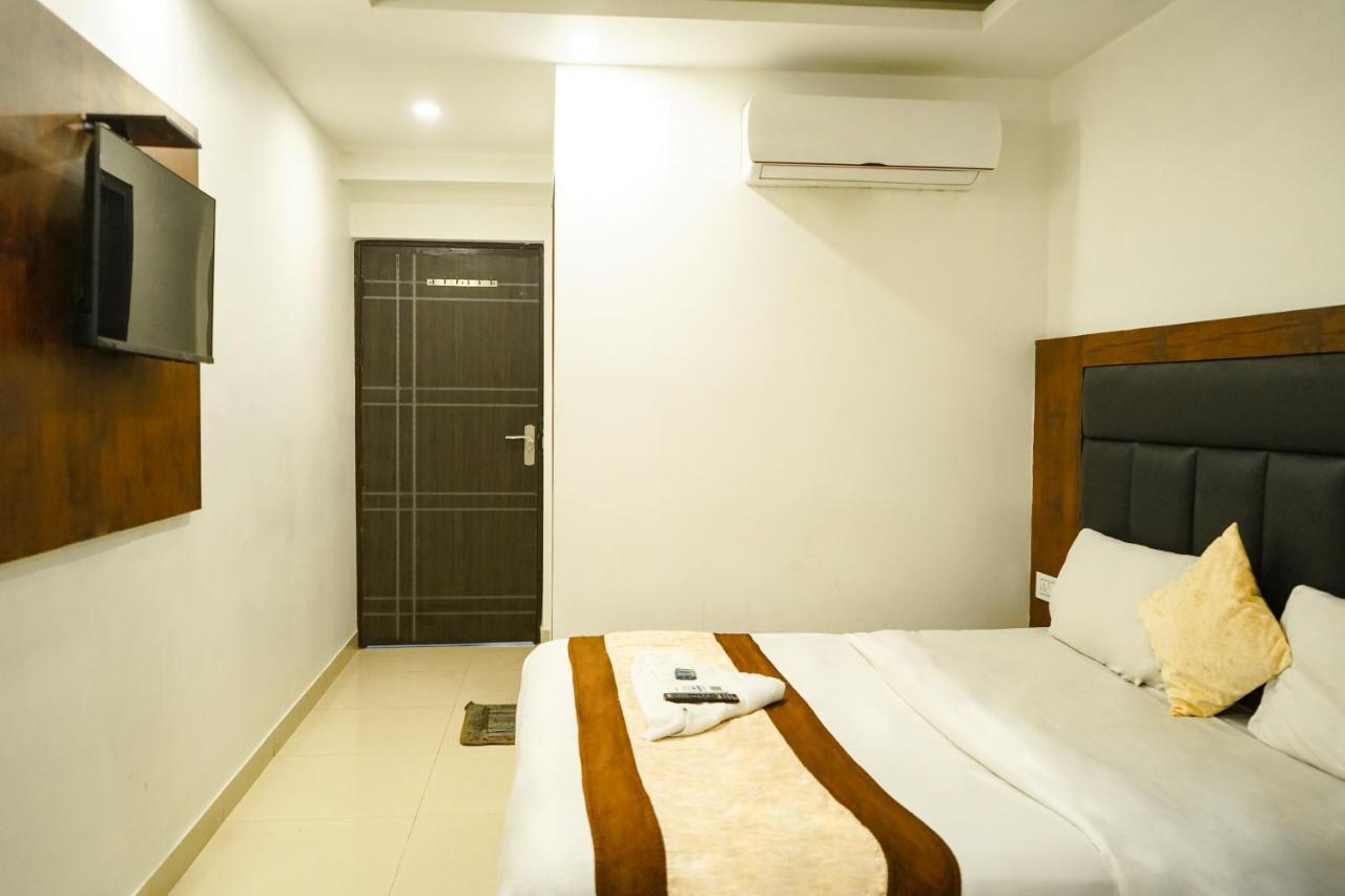 Hotel O Tez Plaza 4*