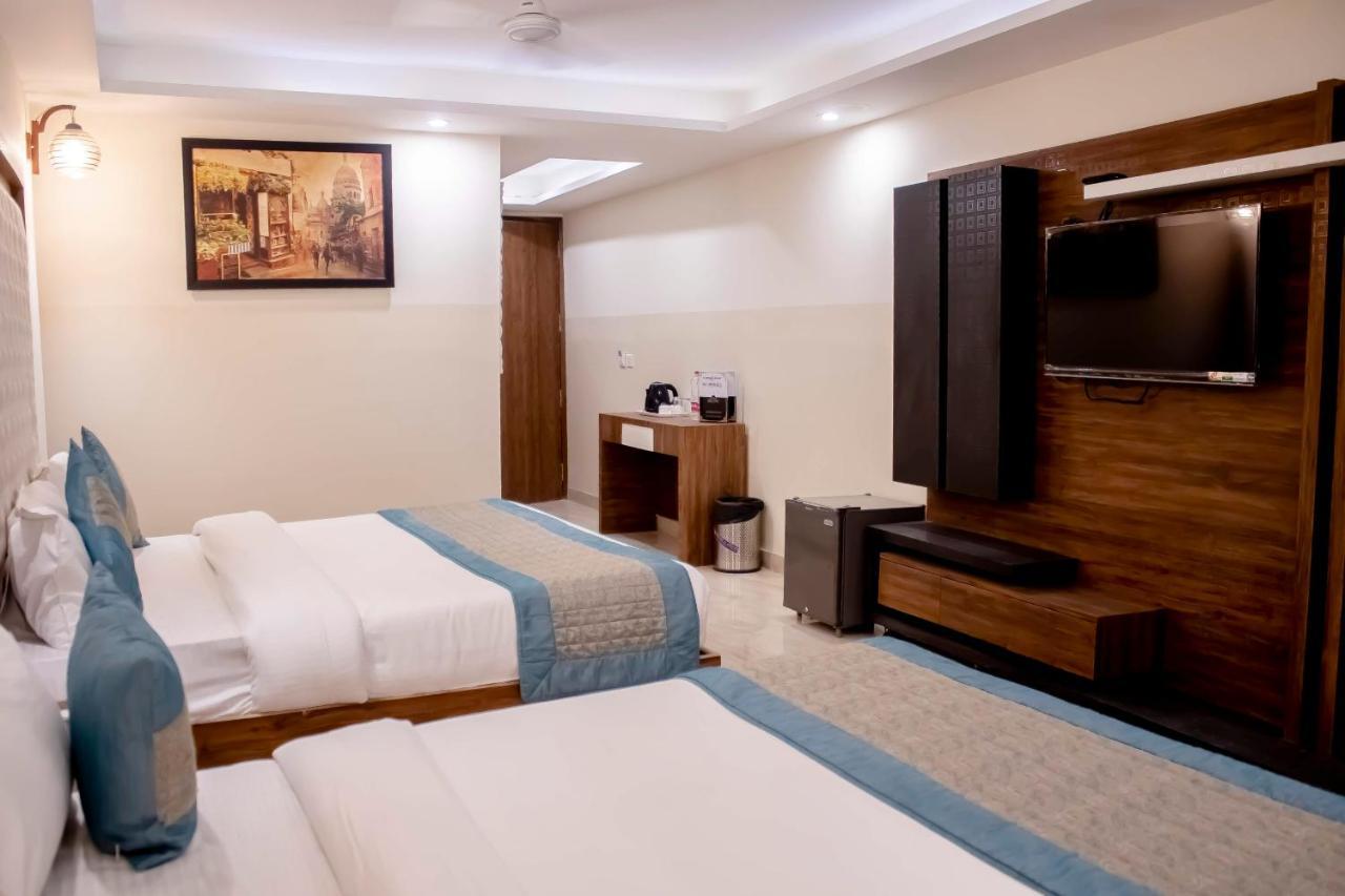 Airport Delhi International Airport 4*
