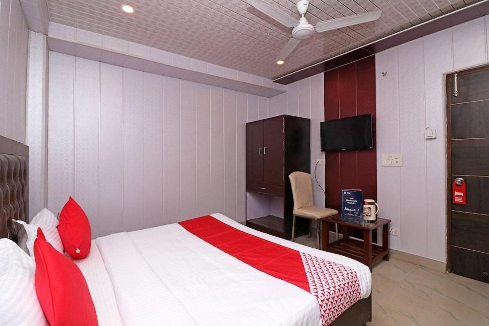 Airport Runway Hotel New Delhi