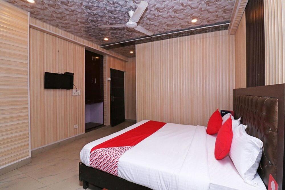 Airport Runway Hotel New Delhi