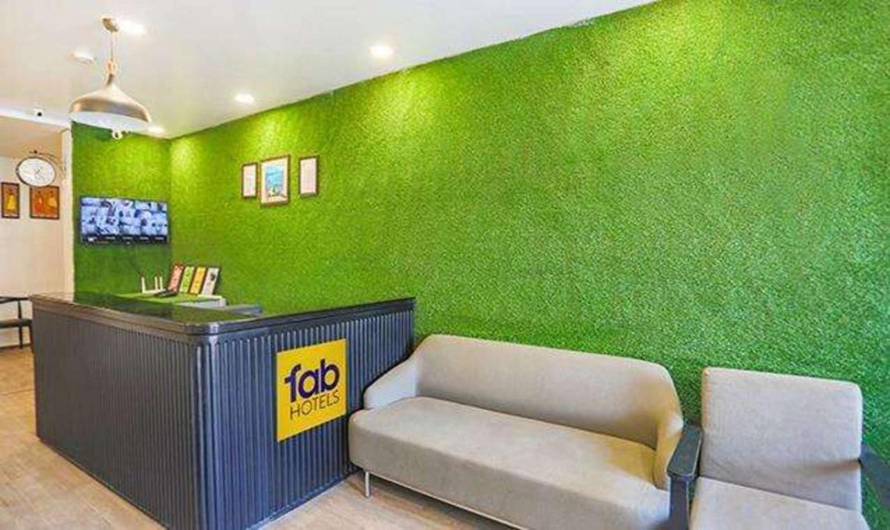 Hotel Yellow Chilli Britannia Chowk New Delhi