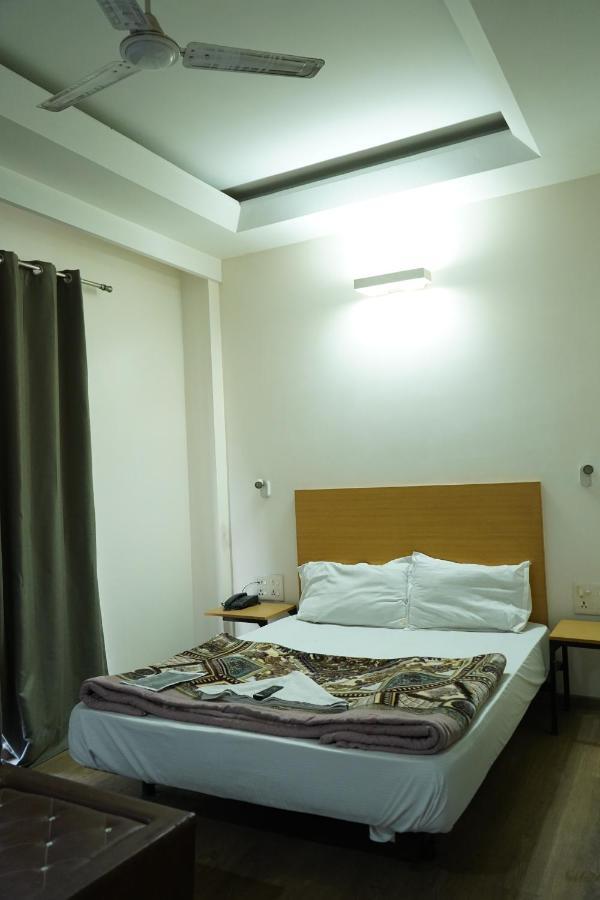 Fabhotel Sky Land