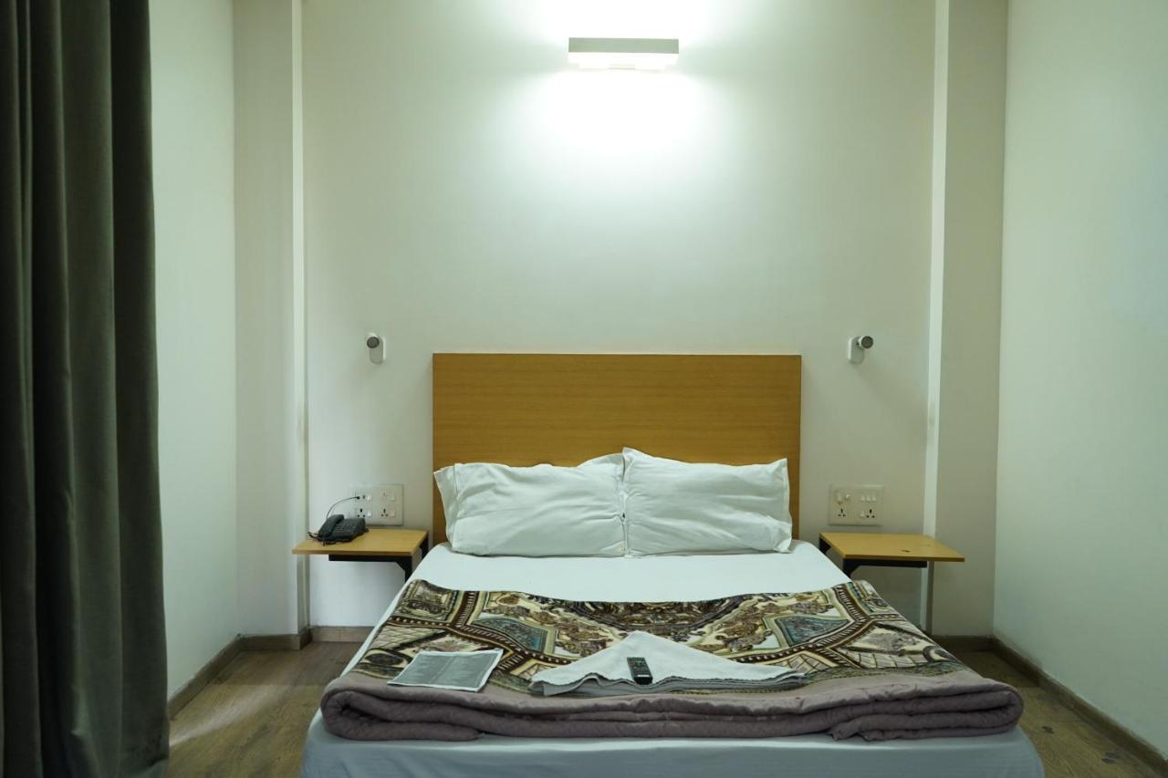 Fabhotel Sky Land Hotel