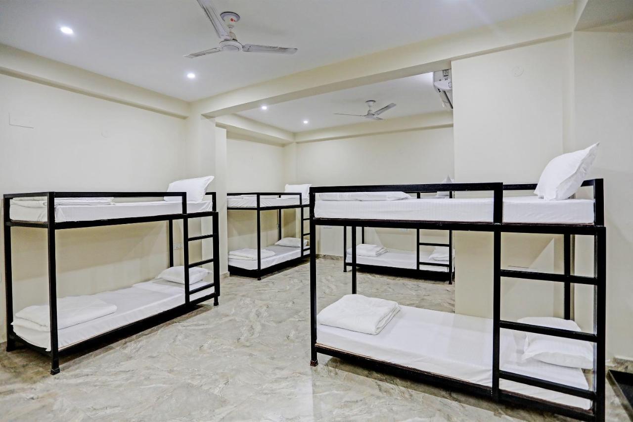 Hostel S B Near Railway Station Paharganj *