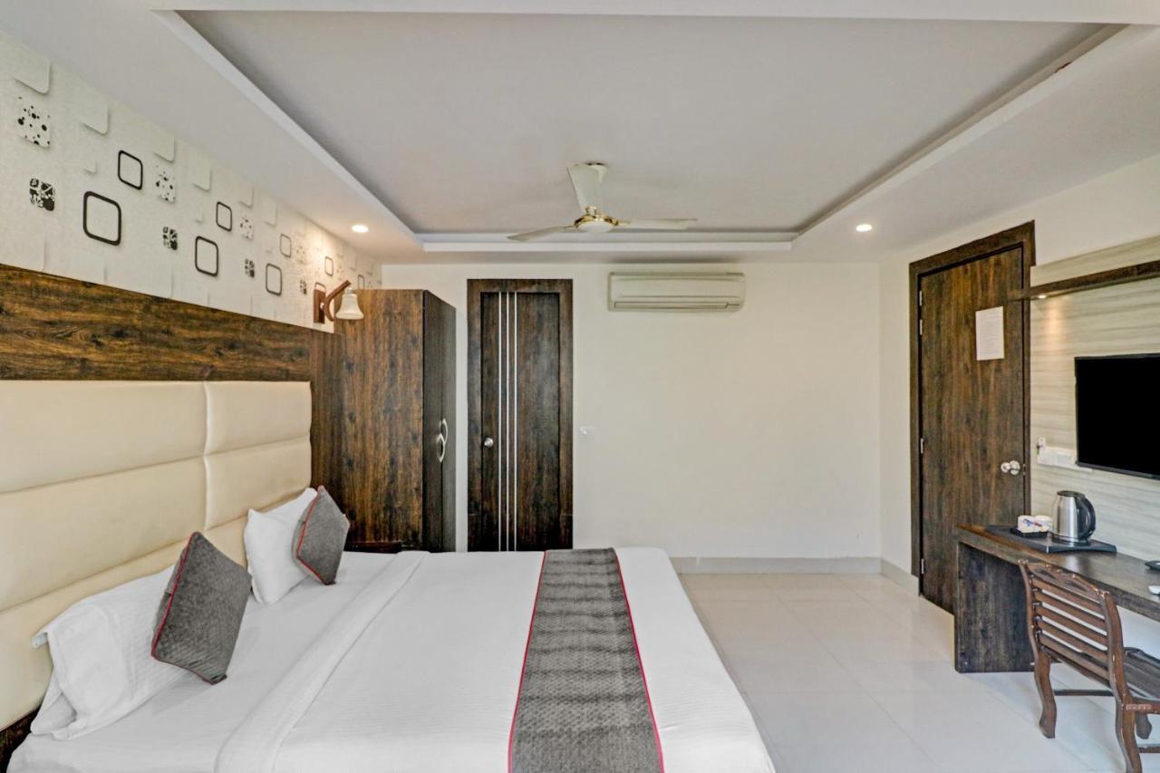 Nirvana Near Delhi Airport 4*