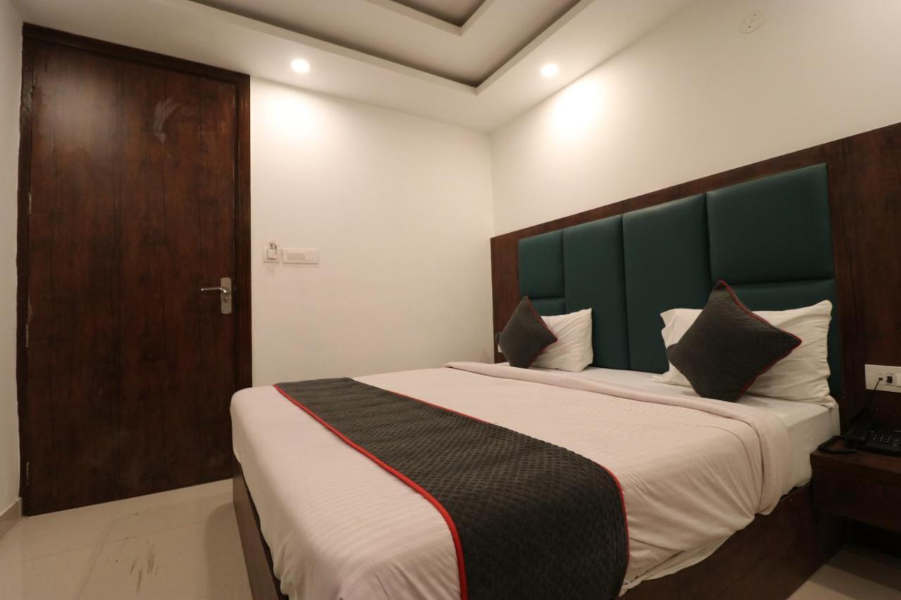 Family Tark Near Igi Airport Delhi 4*