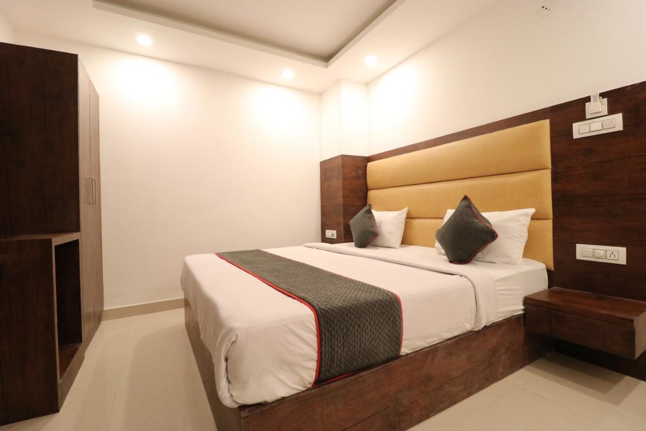 Family Tark Near Igi Airport Delhi 4*