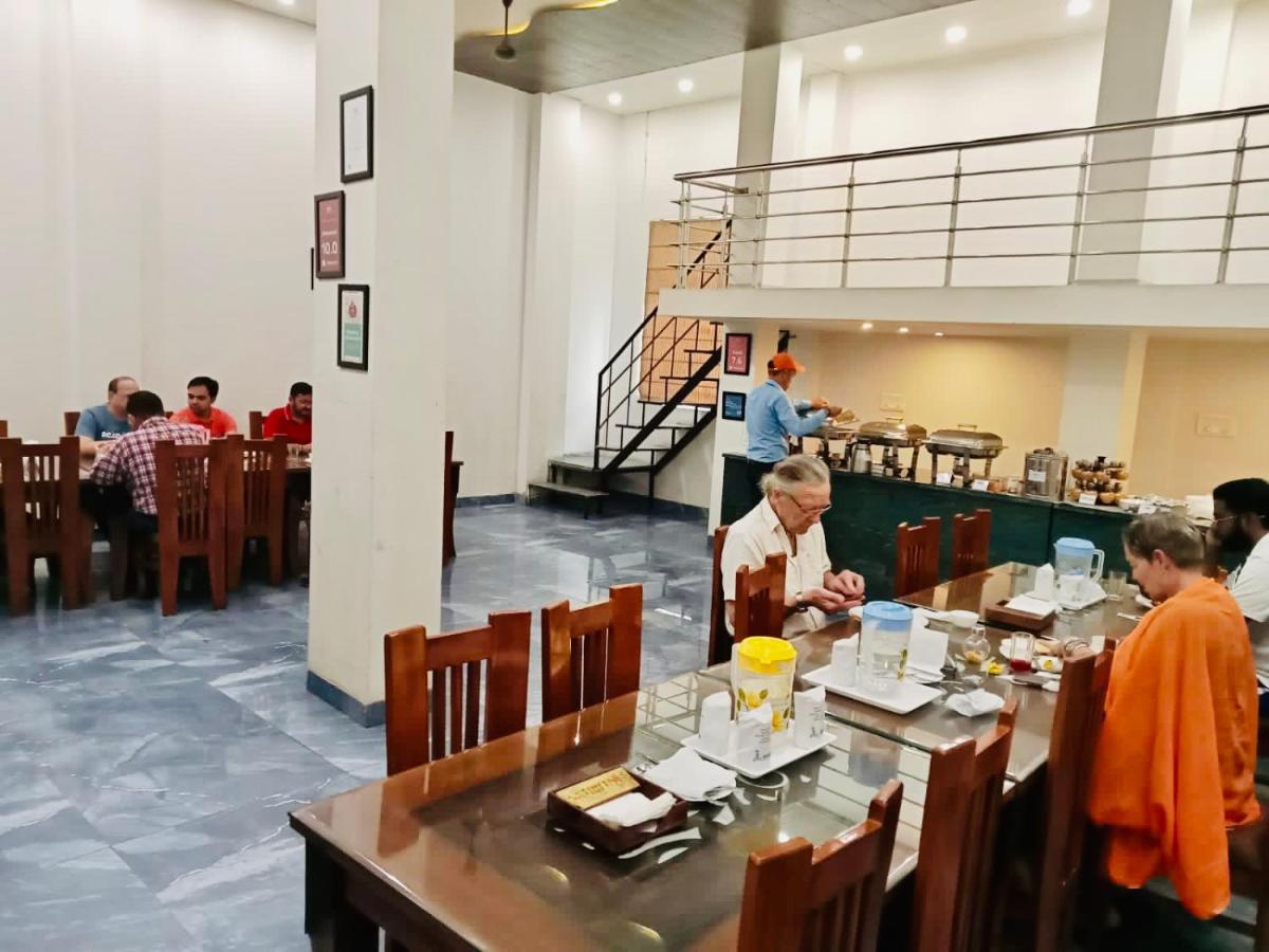 Gracious By Vishesh & Hotel New Delhi