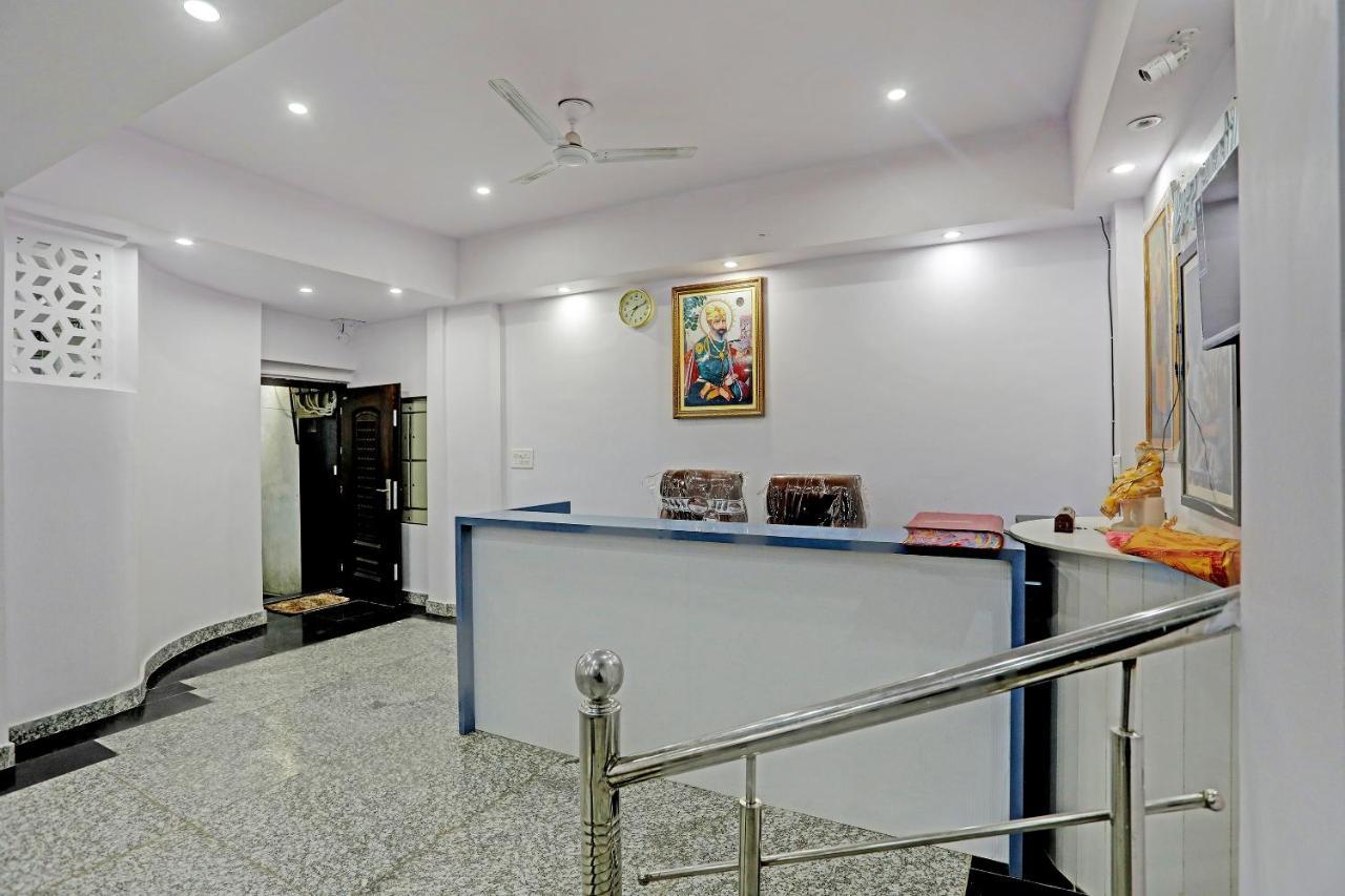 S B Near Railway Station Paharganj Hostel