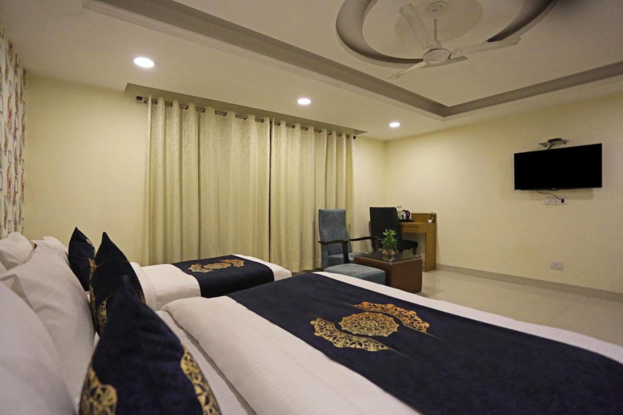 Grand By D'capitol Near Delhi Airport