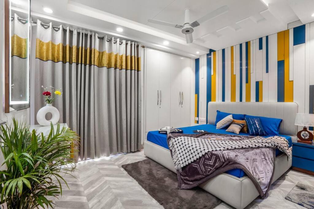 Homlee-pentagon 3 Bhk Luxurious-lift-parking-saket