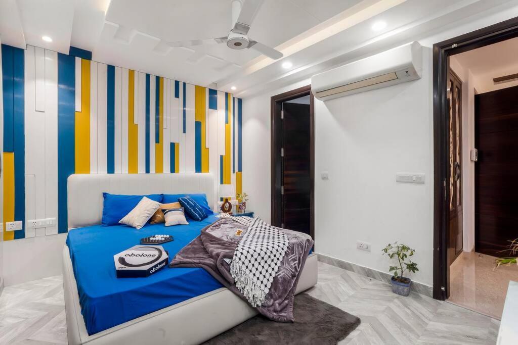 Apartment Homlee-pentagon 3 Bhk Luxurious-lift-parking-saket New Delhi