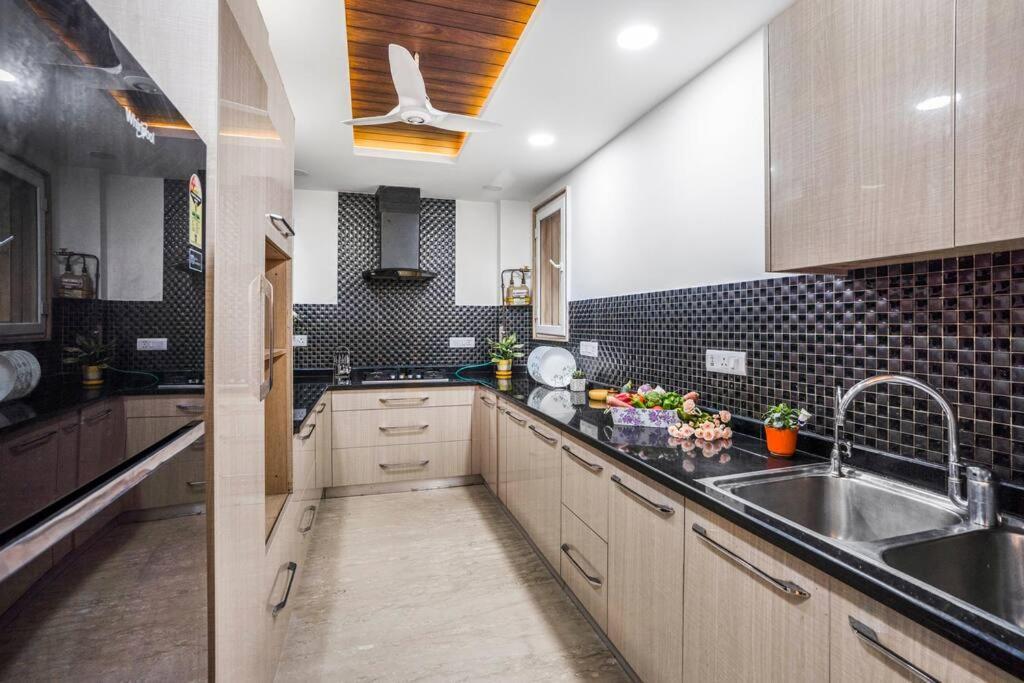 Homlee-pentagon 3 Bhk Luxurious-lift-parking-saket Apartment New Delhi
