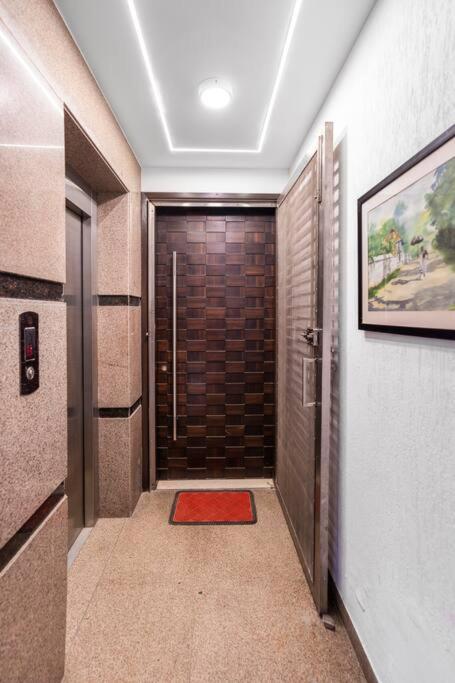 Homlee-pentagon 3 Bhk Luxurious-lift-parking-saket *