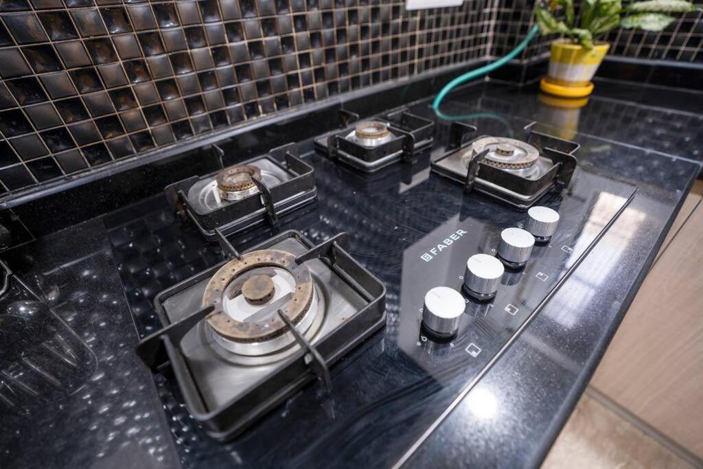 Homlee-pentagon 3 Bhk Luxurious-lift-parking-saket Apartment *