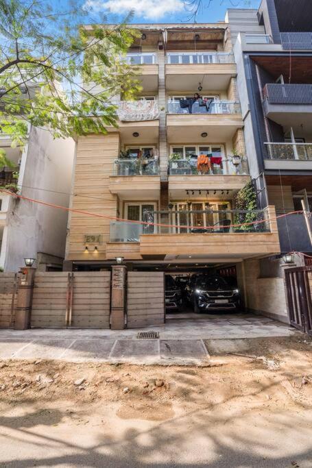 Homlee-basement Flat With Kitchen In Saket, South Delhi *