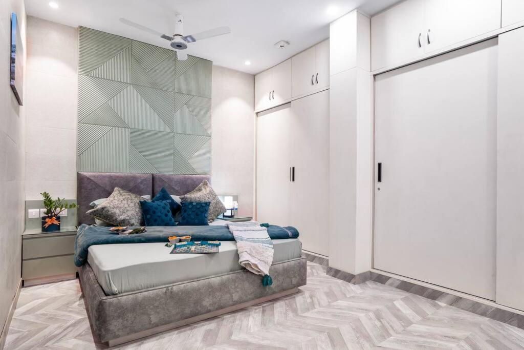 Apartment Homlee-basement Flat With Kitchen In Saket, South Delhi *