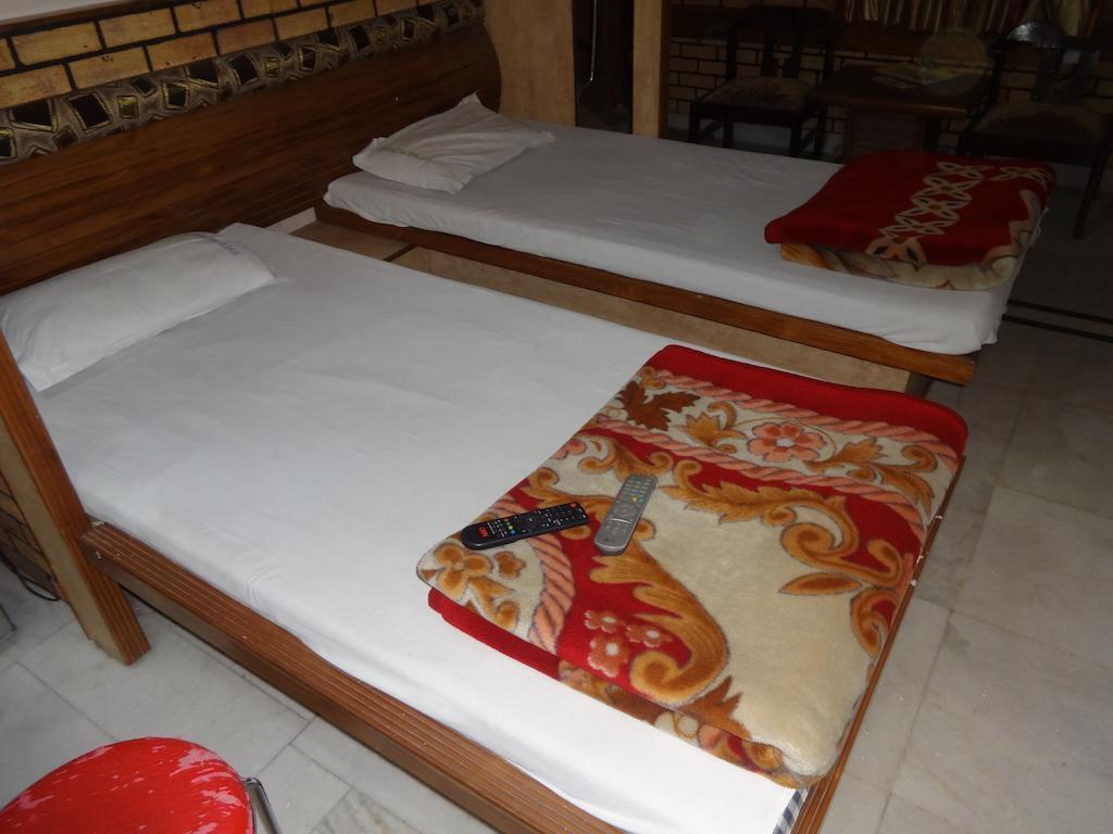 Crown Plaza Hotel 2*