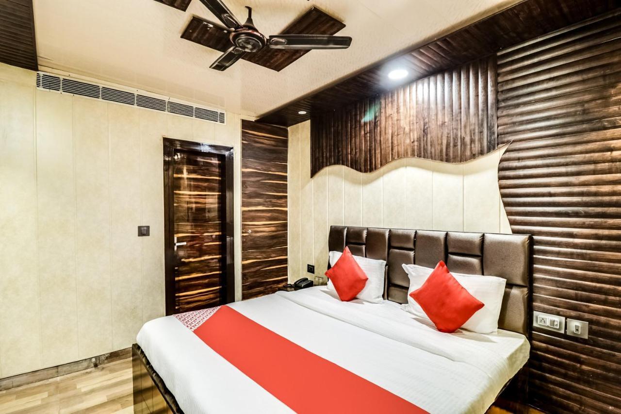 Jps Galaxy Near Pvr Vikaspuri 3*