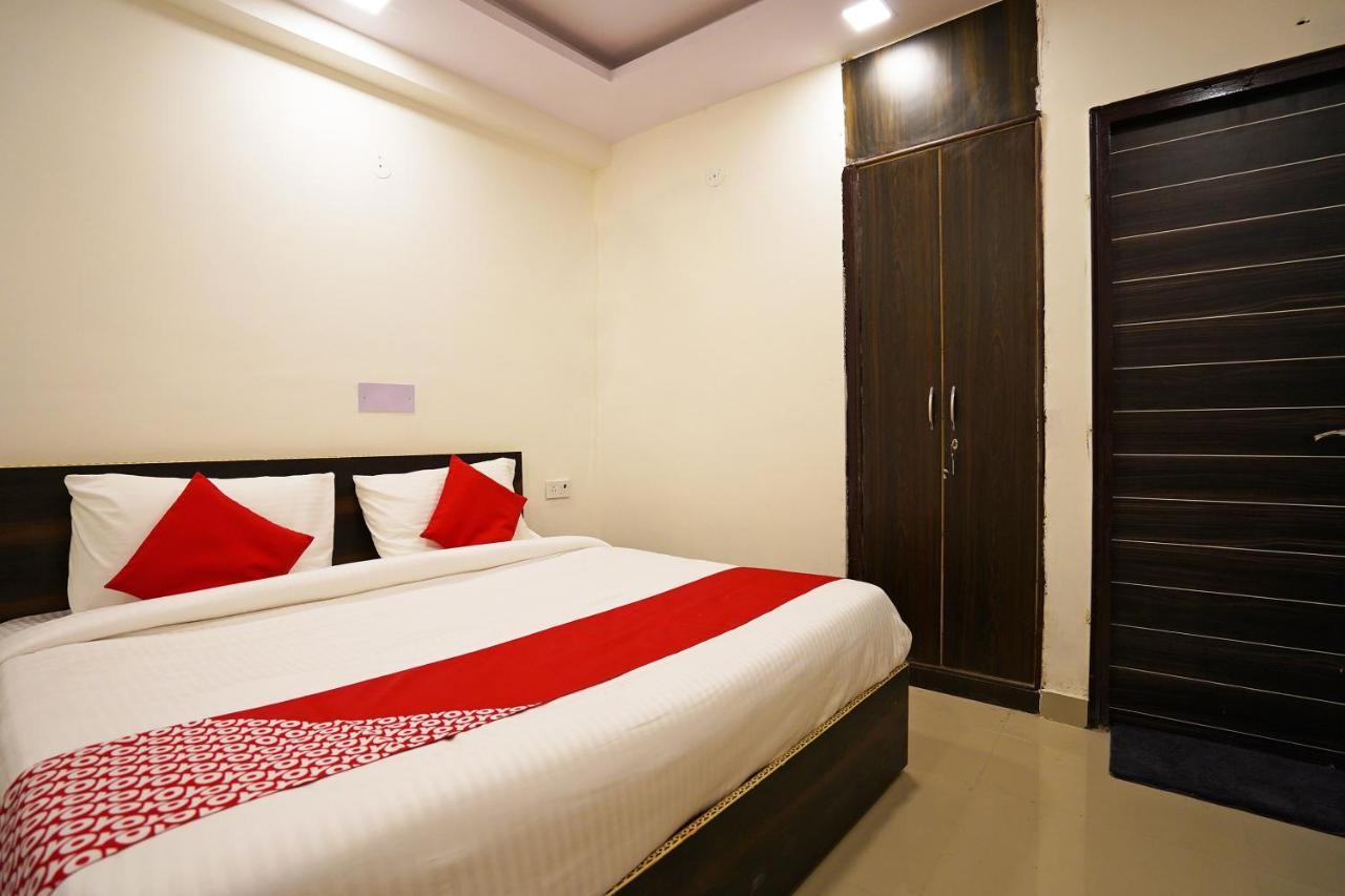 Oyo Discovery Near New Ashok Nagar Metro Station
