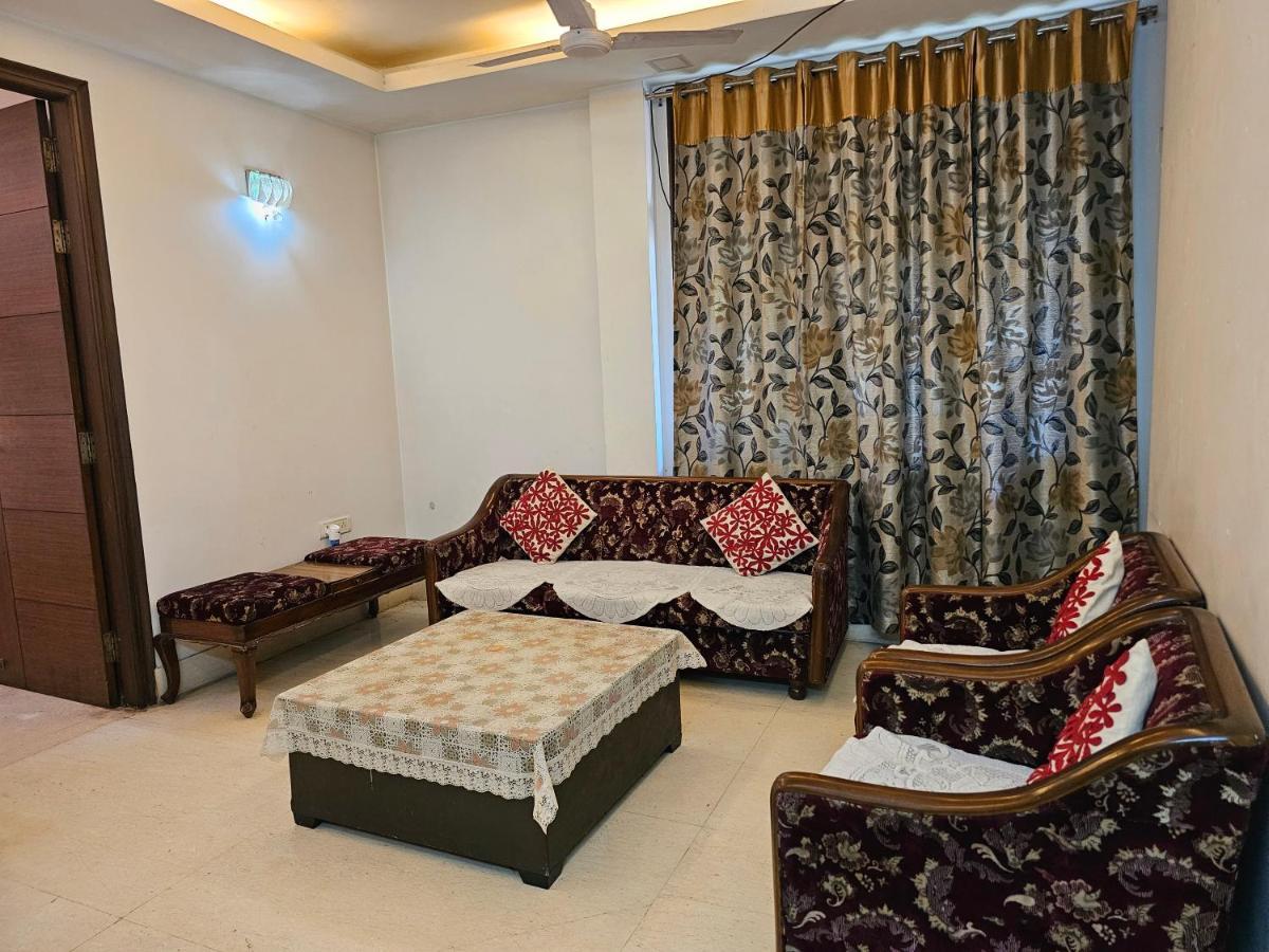 Spacious 2bhk Apartment! * Nova Deli