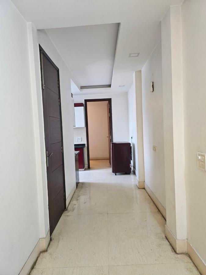 Spacious 2bhk Apartment! * Nova Deli