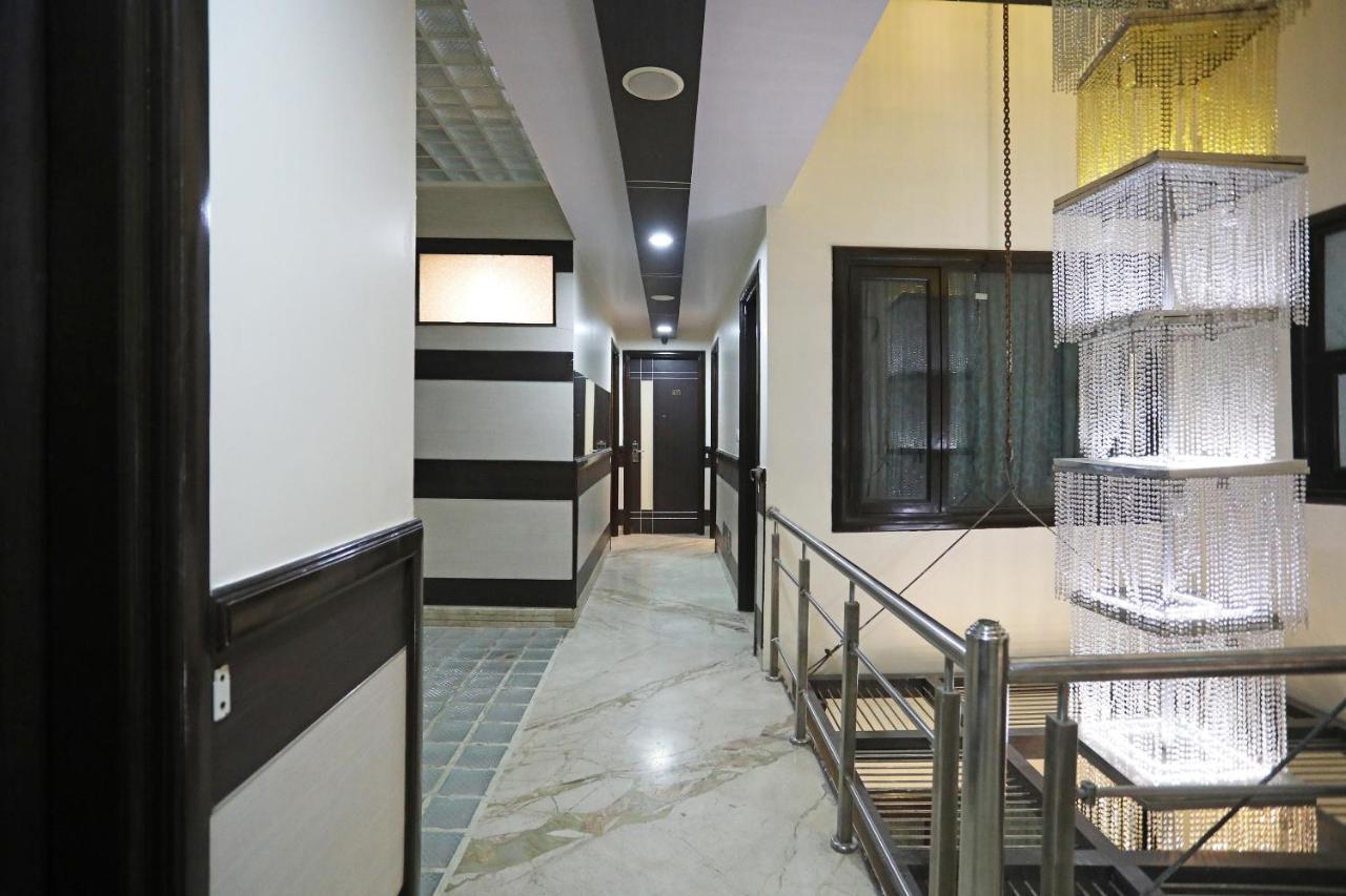 Hotel Capital O Metro View Near Satyam Inox Patel Nagar New Delhi