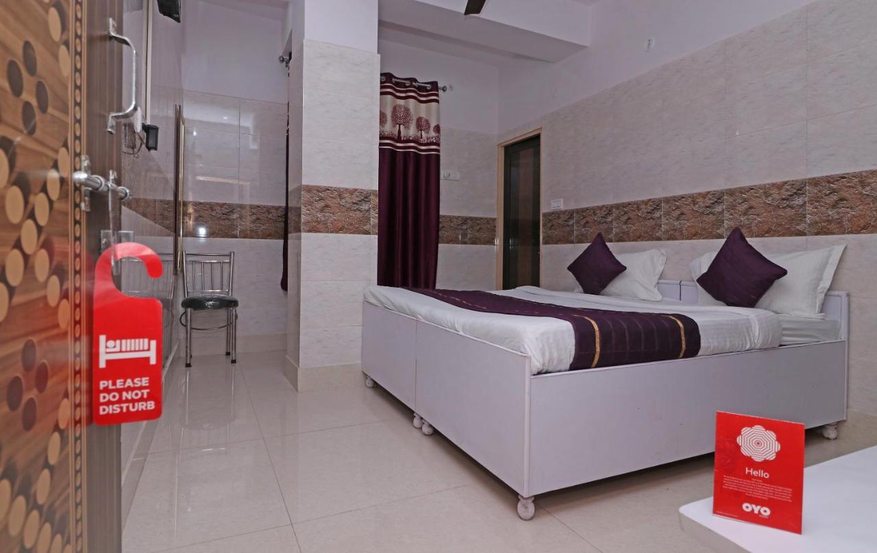 Hotel Oyo New Capital Near M2k Cinemas Rohini