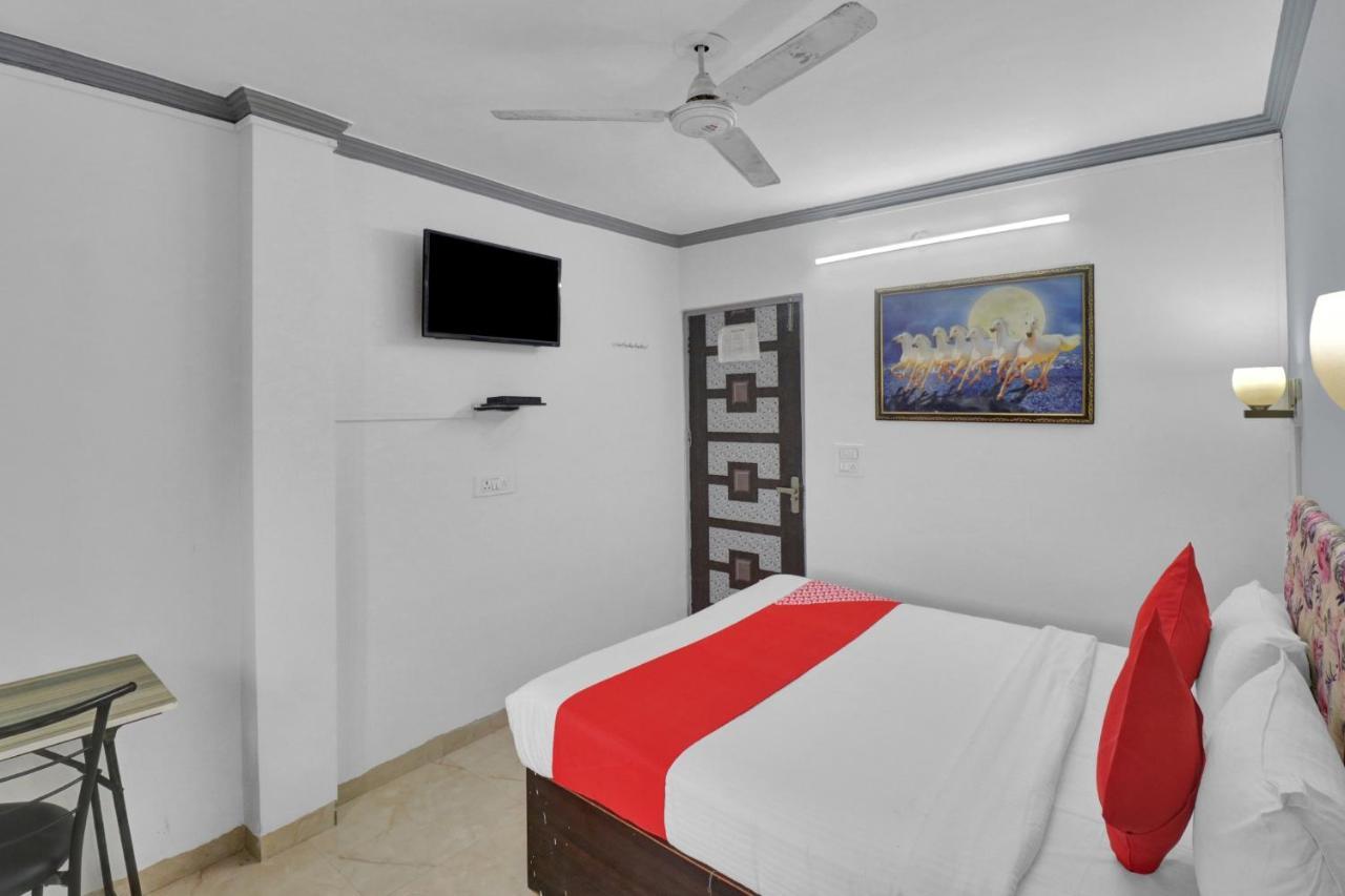 Flagship Comodo Near The Chanakya Hotel 3*