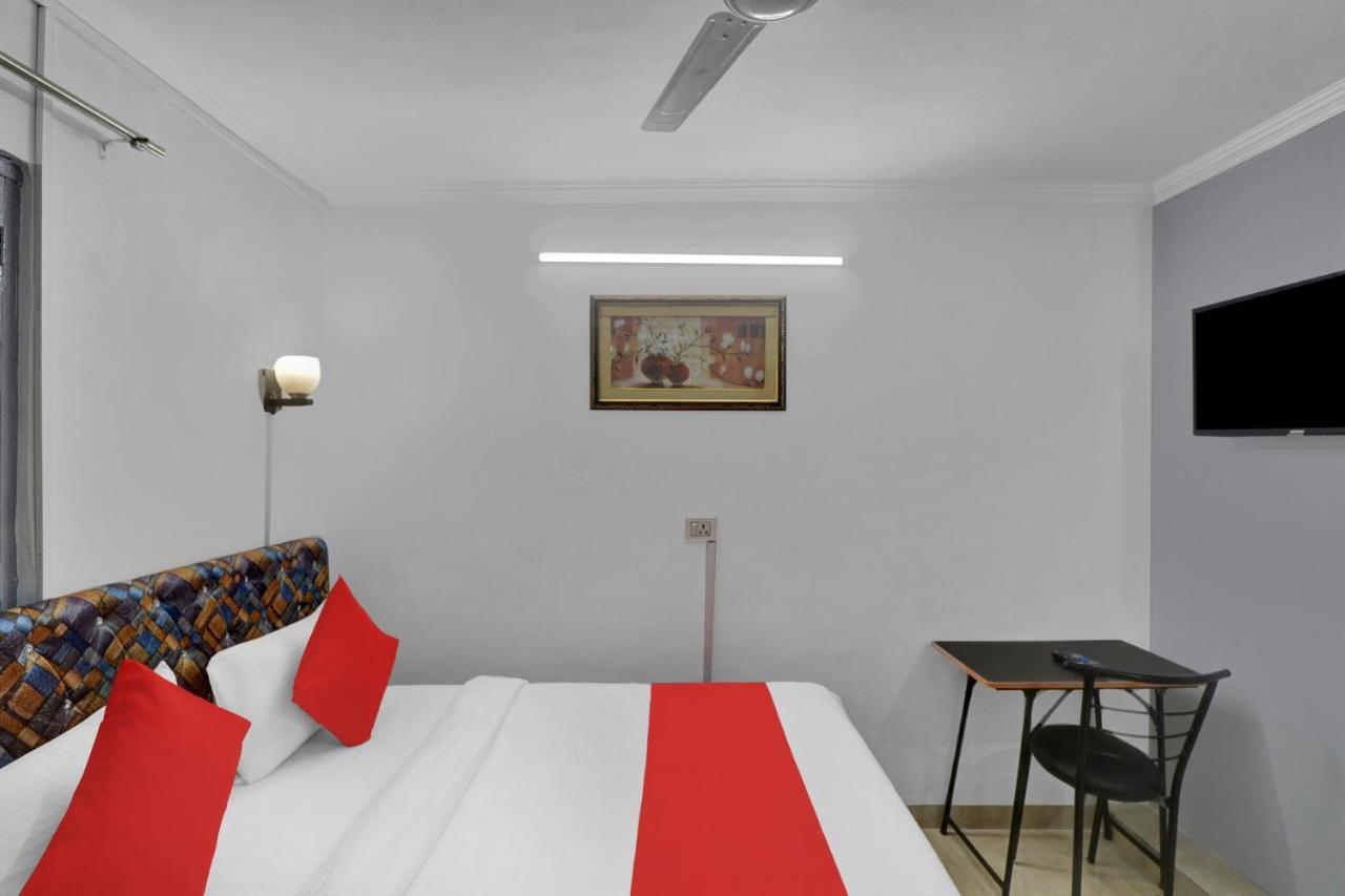Flagship Comodo Near The Chanakya New Delhi