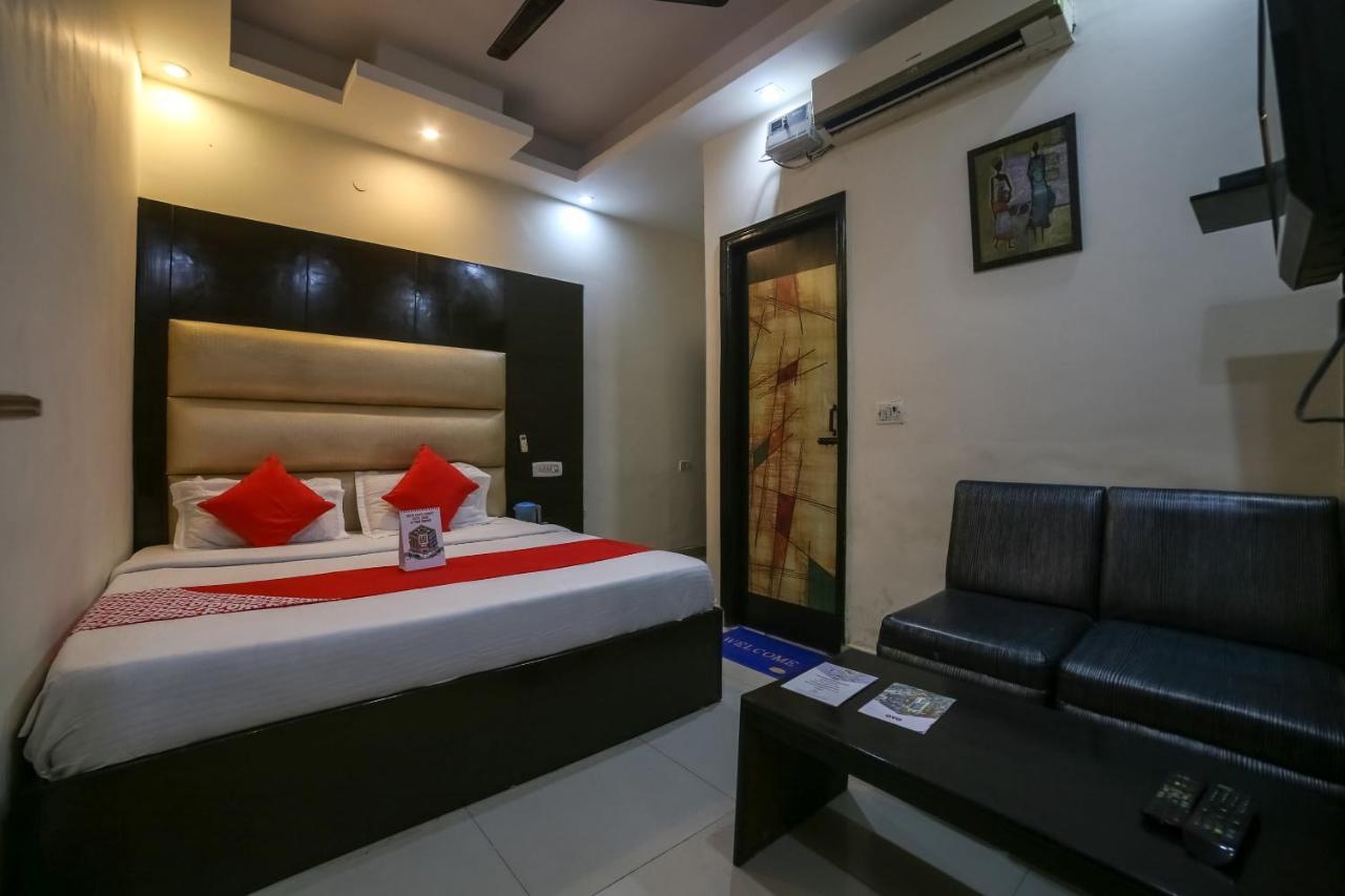 Hotel Oyo West Delhi Near Tdi Mall New Delhi
