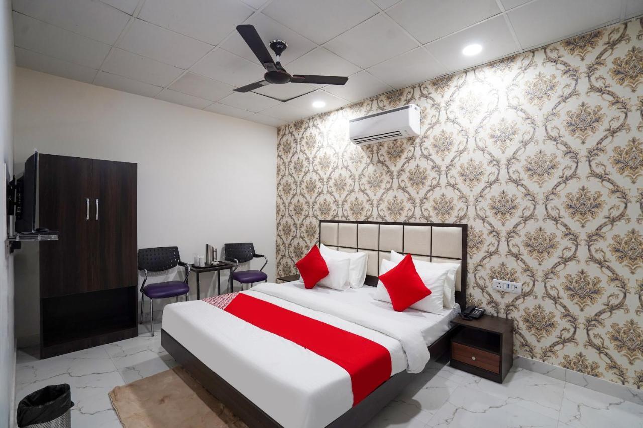 O Mannat Near Pacific Mall Tagore Garden Hotel