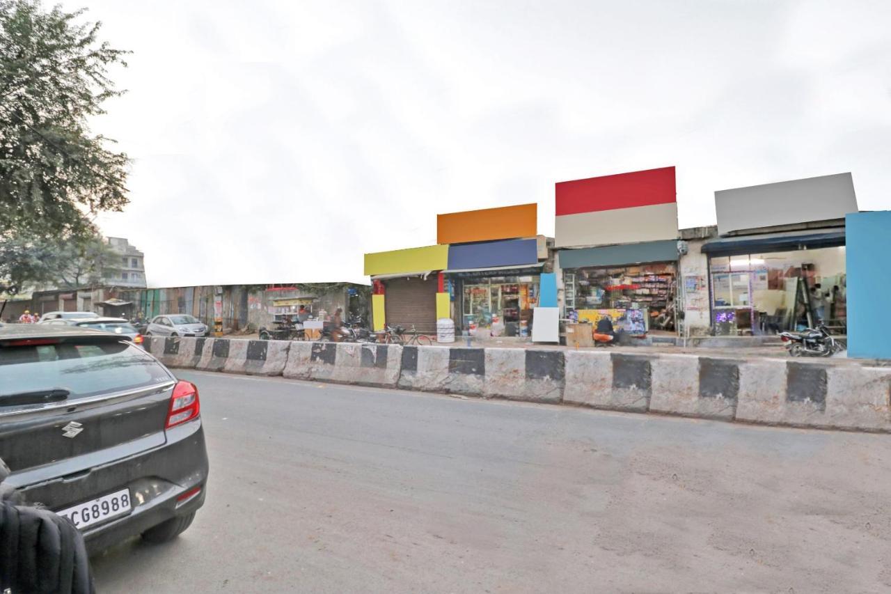 Capital O Saket Near Dlf Avenue Saket 3*