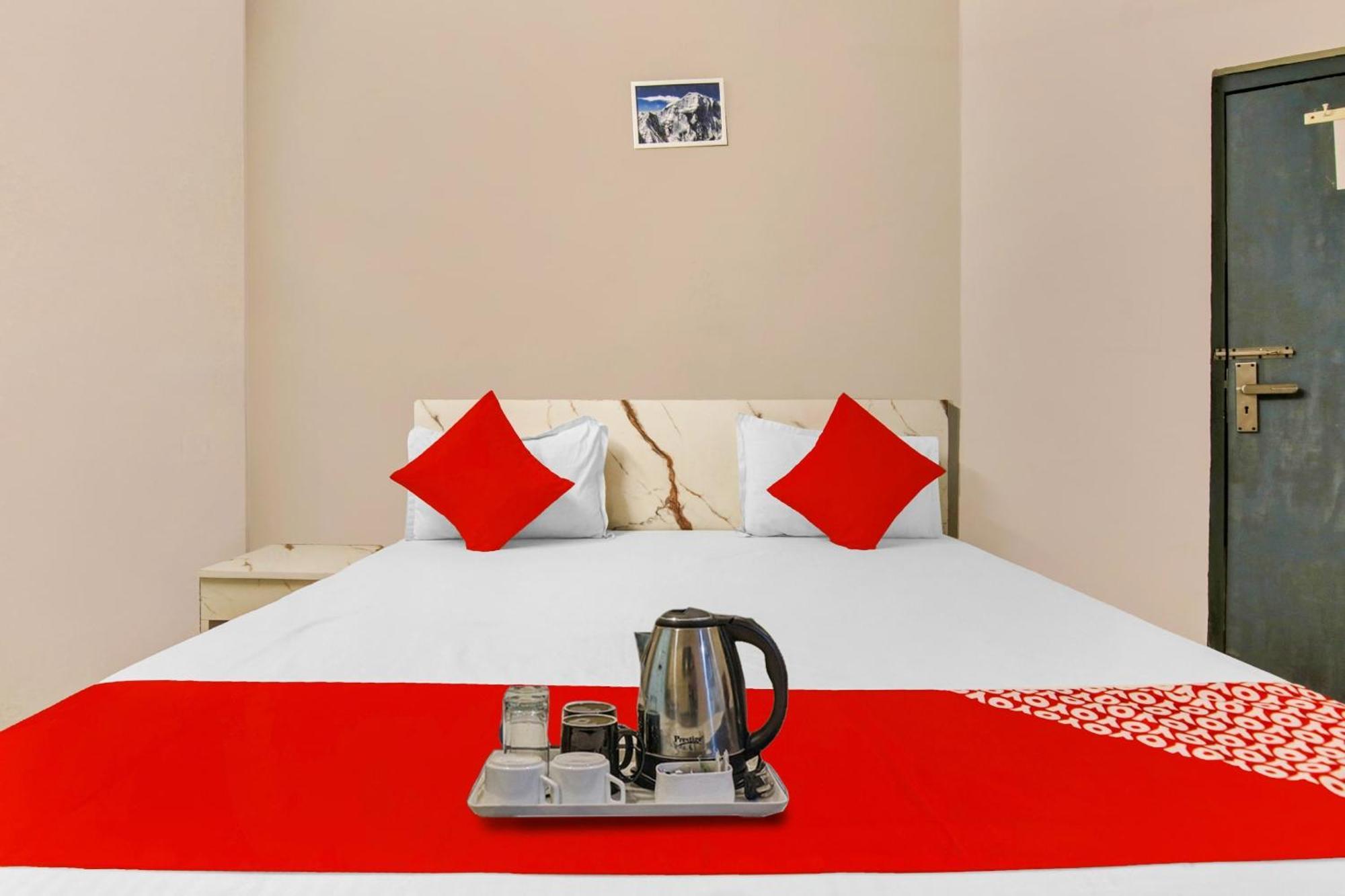 O Swarg Residency Near Nangloi Railway Station Metro Station 3*