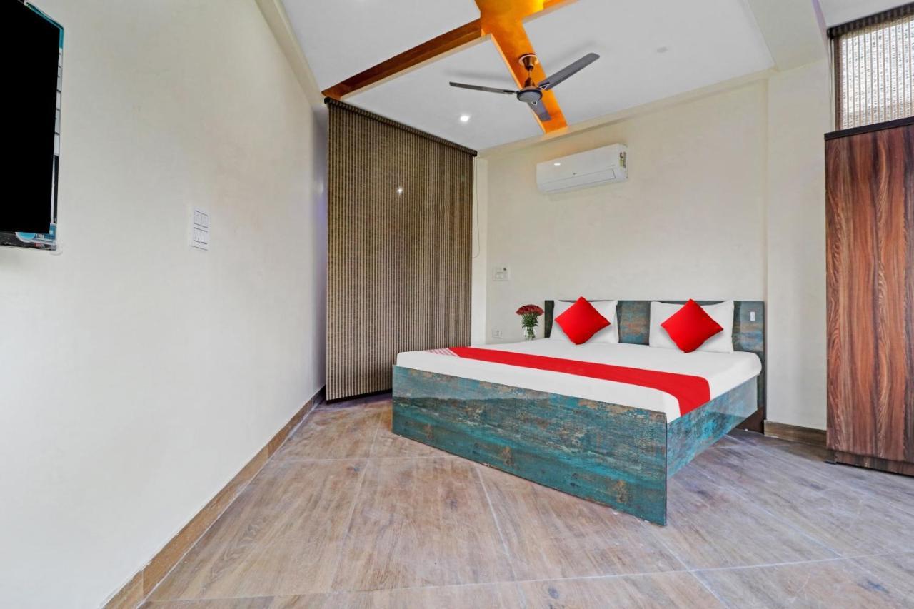 Flagship Park Avenue Casa Near Chhatarpur Metro Station Hotel 3*
