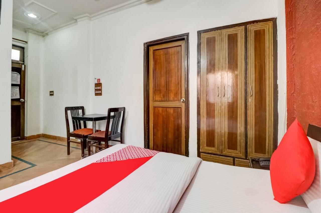 Oyo Prime Residency Near Chhatarpur Metro Station 3*